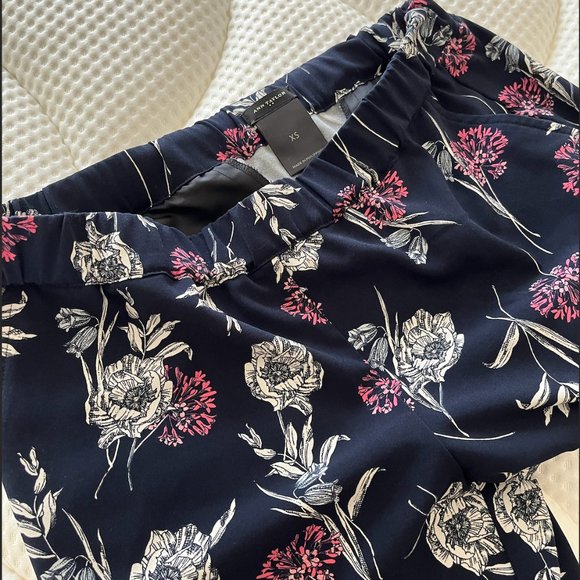 Ann Taylor Floral Print Patterned Joggers / Pants - Picture 4 of 4